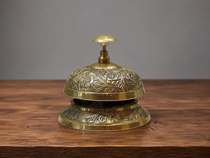 Cloche de bureau en laiton, cloche de service ronde gravée, finition antique marron pour hôtel, bureau, décoration de la maison - Product Image 4