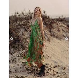 Elegante Mono Bohemio para Mujer con Bordado Floral, Sin Mangas, Cuello en V, Largo Completo, Corte Holgado, Primavera Verano, Rayón y Algodón Transparente - Product Image 1