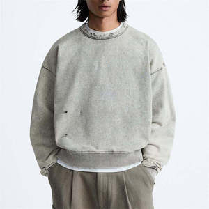 Sweat-shirt pour homme délavé et vieilli, effet vintage, col rond, texture usée, look robuste, inspiré du streetwear, pour un look décontracté quotidien - Product Image 3