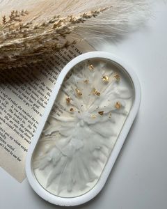 Plato de Resina Hecho a Mano con Diseño Temático Elegante para Decoración del Hogar Costero y Colección de Regalos - Product Image 1