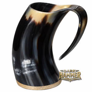 Mug en corne naturelle avec base en bois, design loup, fait main, style nordique viking, vaisselle rustique médiévale - Product Image 3