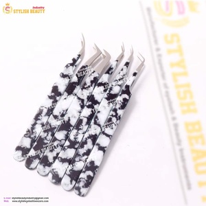 Pince à épiler à volume classique en acier inoxydable testée à la main avec type de beauté de conception pentile isolée - Product Image 2