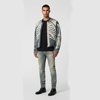 Veste en jean vintage délavée personnalisée avec imprimé graphique intégral, fermeture éclair, style streetwear décontracté, pour un confort unisexe.