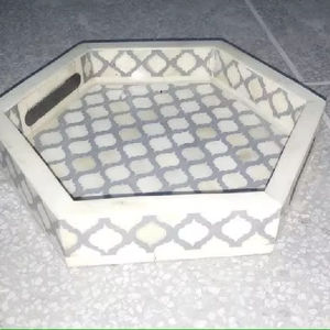 NUEVO LANZAMIENTO |   Bandeja HexaLuxe con Incrustaciones de Hueso |   Bandeja Hexagonal Premium en Blanco y Negro para Servir con Estilo, Decoración y Ambientes de Lujo - Product Image 1