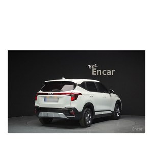 Kia Seltos 1.6 Turbo Essence 2WD 2023 avec 2 253 km, Boîte Automatique, Sièges en Cuir, Caméra Arrière - Conduite à Gauche - Product Image 2
