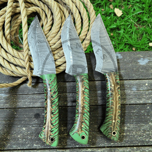 Couteau de chasse et de boucher artisanal en acier Damas à lame fixe, manche en résine acrylique, qualité industrielle OEM - Product Image 3