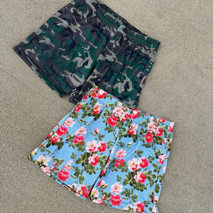 กางเกงขาสั้นตาข่ายพิมพ์ลายดอกไม้สำหรับทุกเพศใส่ได้ทั้งชายและหญิงกางเกงขาสั้นผ้าลูกฟูกโลโก้ออกแบบได้ตามต้องการเป็นมิตรกับสิ่งแวดล้อมสำหรับผู้ชายและผู้หญิง - Product Image 3