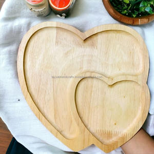 Meilleur plateau de service en bois en forme de coeur finition naturelle décor rustique pour la nourriture et d'autres utilisations - Product Image 2