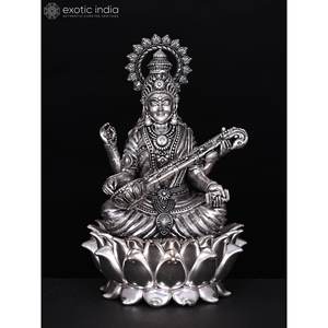 Petite Statue en Laiton Superfin de 6 Pouces de Devi Saraswati Assis sur Lotus Sculpture Plaquée Argent - Product Image 3