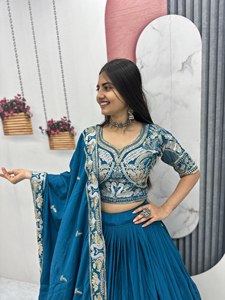 Ensemble Lehenga Choli en Chinon Teal avec broderies et sequins très richement décorés - Product Image 4