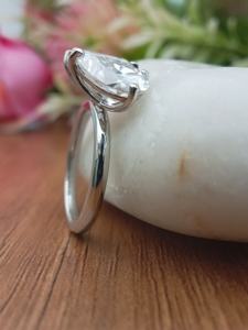 Bague de fiançailles D'VINS JEWELS en or massif 14 carats avec diamant de laboratoire de 2 carats, taille émeraude et poire, pureté VVS/VS, couleur EF, certifiée IGI - Product Image 2