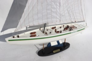 Modèle de Yacht en Bois Peint à la Main AUSTRALIA II, Décoration de Bateau à Voile, Objet de Collection - Product Image 2