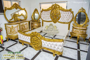 Juego de Muebles de Dormitorio de Madera Tallados a Mano con Acabado Marrón, Diseño en Forma de Corazón, Estilo Europeo, Fabricado en EE. UU. - Product Image 5