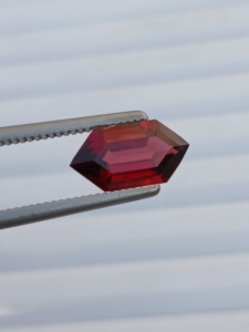 Granat naturel du Mozambique 1,60 ct, taille 10,50x5,5 mm, coupe fantaisie, pierre précieuse rouge en vrac pour la fabrication de bijoux par Haram Gems Art Modèle A2 - Product Image 4