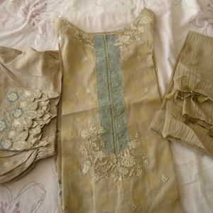 Vestido nuevo paquistaní de buen color, modelo 2021, traje de césped muy hermoso brillante - Product Image 3