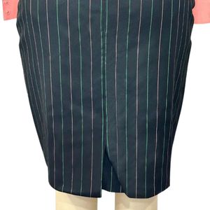 Falda Ajustada Negra con Rayas Finas AKA para Mujer, Falda de Oficina Profesional, Ropa Formal para Hermandades con Diseño Clásico F - Product Image 1