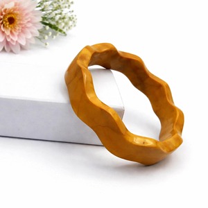 Brazaletes de Resina Listos para Venta al por Menor, Brazaletes de Resina de Calidad, Brazaletes de Resina de Color Sólido, Artículo de Resina para Uso en Fábrica y Venta al por Mayor Personalizada - Product Image 4