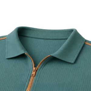 Polo de golf de punto texturizado de manga corta con media cremallera, color verde marino, personalizado por el fabricante, con logotipo personalizado y marca privada para hombre. - Product Image 6
