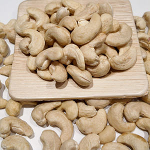 Noix de cajou blanches W320 du Vietnam 100% biologiques en vrac, certifiées Halal, adaptées à l'exportation mondiale et à l'industrie agroalimentaire - Product Image 1