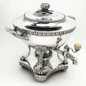 Elegante plato para calentar comida de metal, que combina estilo y funcionalidad para experiencias culinarias inolvidables. - Product Image 5