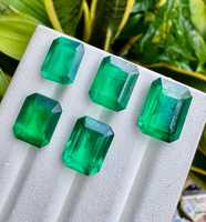 Lot de pierres précieuses d'émeraude verte naturelle colombienne, taille émeraude, avec différentes tailles pour les créateurs de bijoux sur mesure
