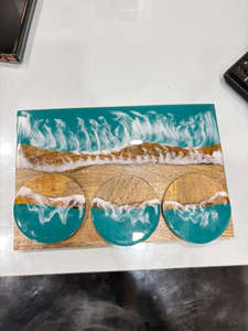 Juego de Tabla de Charcutería Cuadrada Moderna de Madera Ecológica Personalizada, Juego de Cuchillos para Queso con Posavasos, Regalo de Aniversario de Bodas o Inauguración de Casa - Product Image 4