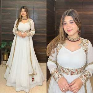 Conjunto de Traje Anarkali Étnico Premium con Tela Suave, Ideal para Celebraciones Festivas y Fiestas Nocturnas, Traje Anarkali al por Mayor - Product Image 3