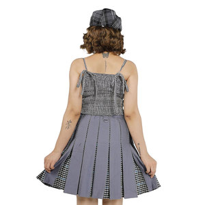 Jupe plissée grise en coton hybride pour femme avec accent écossais, poches cargo et double sangle, style utilitaire et tendance - Product Image 3
