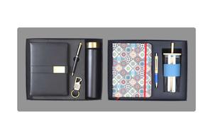 Caja de Regalo de Cuero de la Mejor Calidad con Múltiples Artículos, Incluye Diario, Botella, Llavero y Monedero, para Soluciones de Marca Corporativa, Disponible para la Venta - Product Image 5