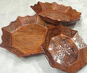 Ensemble de 4 plateaux de service en bois, plateaux en bois massif, planches à découper décoratives pour plats, assiettes, collations, dîner, utilisation à la maison, cuisine - Product Image 3