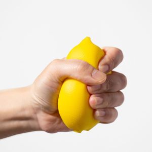 Bola antiestrés Kawaii Fruit Design TPR para aliviar el estrés con color personalizado - Product Image 4