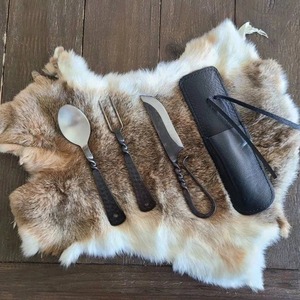 Juego de Cuchillos Medievales Forjados a Mano, Personalizados, con Hoja de Acero al Carbono con Punta de Clip, Grosor de 3 mm, Funda de Cuero - Product Image 1