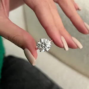 Exquisito Anillo de Compromiso Solitario con Diamante Cultivado en Laboratorio de 5 Quilates, Corte Brillante, E VVS2, Oro Blanco de 18K, Seis Puntas, Certificado IGI, para Mujer - Product Image 4