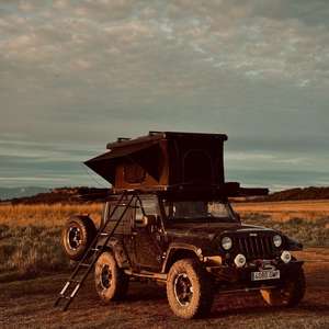 Tente de toit automatique à coque rigide avec panneaux solaires, structure légère en nid d'abeille, camping en plein air pour voiture - Product Image 1