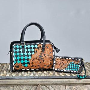 Bolso de Mano de Cuero de Lujo y Estilo Speedy con Diseño a Cuadros Verde Azulado y Floral Marrón, Panel de Cuero Vacuno Duradero con Bordado - Product Image 5