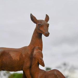 Life Size Rusty Doe Deer With Baby Fawn Statue Garden Supplies Ground Mount <b>Hand</b> <b>Casted</b> Metal Reindeer Sculpture Low Moq - Product Image 4