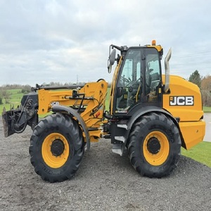Chariot télescopique haute performance TM420s de JCB, conçu pour améliorer la productivité et réduire les temps de travail sur les projets de construction - Product Image 2