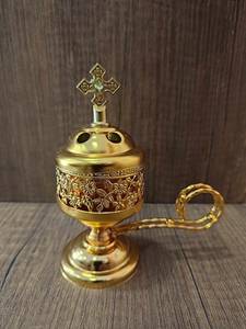 Quemador de incienso de metal para Bakhoor con cruz en la parte superior, hecho a mano en latón con cruz y tallado floral para uso religioso. - Product Image 3