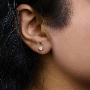 ต่างหูเพชรทรงบริลเลียนท์คัท 1/10 กะรัต เพชรเลี้ยงในห้องปฏิบัติการ เงินแท้ 925 สี F-G ความสะอาด VS1-VS2 ฝังแบบมิราเคิลเซ็ต - Product Image 4