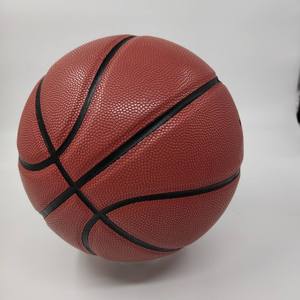Las pelotas de baloncesto de PU se pueden imprimir con logotipos para competiciones y entrenamientos en interiores y exteriores para adultos y adolescentes. - Product Image 3