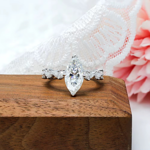 Anillo de Compromiso CONCEPTION de Plata 925 con Moissanita de Corte Marquesa de 3ct, Joyería Personalizada para Mujer - Product Image 3