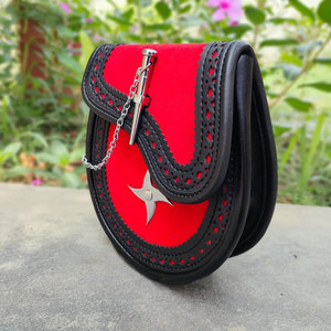 Sporran en cuir vegan avec emblème Shuriken en velours rouge, Sporran à fermoir à broche, Sporran traditionnel pour kilt avec ceinture en chaîne de cuir - Product Image 3