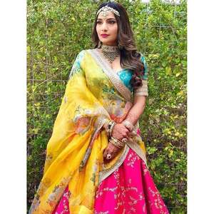 Merveilleux vêtements de mariage en soie d'art rose Lehenga Choli robes de soirée brodées - Product Image 4