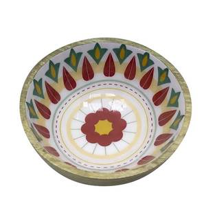 Tazón de madera de mango hecho a mano con diseño floral bohemio y acabado en esmalte de color para servir comida y decorar fiestas. - Product Image 1