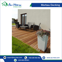 Plancher en bois massif Merbau carré moderne avec finition antidérapante, confortable pour les pieds, installation facile, utilisation en extérieur