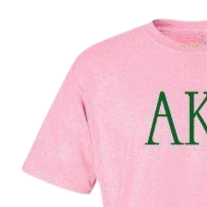 Camiseta griega universitaria AKA, color rosa claro, con estampado de letras verdes, cuello redondo, algodón, informal, para hermandades - Product Image 5