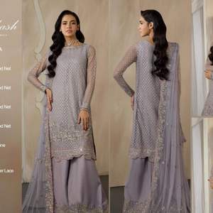 Colección de Trajes Formales de Lujo ZARIF DHARKASH 2026, Traje de 5 Piezas con Bordado Pesado en Tela de Red y Pantalón de Seda Cruda para Fiesta - Product Image 4