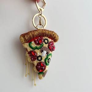 Porte-clés pizza perlé fait main, thème alimentaire amusant, porte-clés mignon - Product Image 1