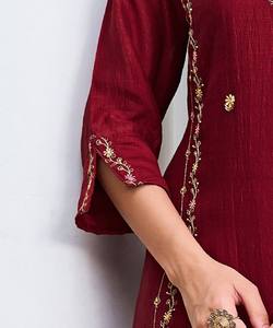 Conjunto de Diseñador Vichitra de Seda con Bordado de Lentejuelas, Top y Pantalón con Dupatta, Ropa Festiva, Precio al por Mayor, Prenda Étnica Roja - Product Image 2