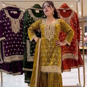 Conjunto de traje Sharara de seda pura GMY para mujer con bordado y dupatta con borde de encaje – Ropa étnica de diseñador para bodas y festividades - Product Image 1